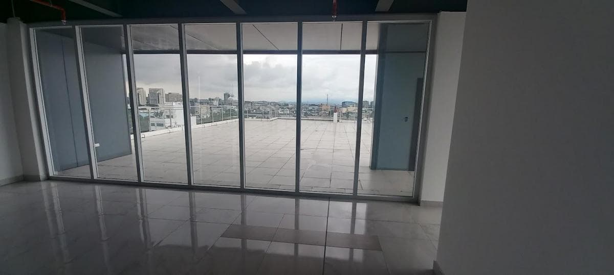Oficina de Estreno con Terraza Privada en Av de Las Americas, Guayas — imagen 8