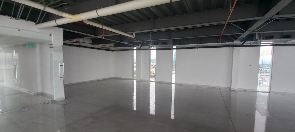 Oficina de Estreno con Terraza Privada en Av de Las Americas, Guayas — imagen 6