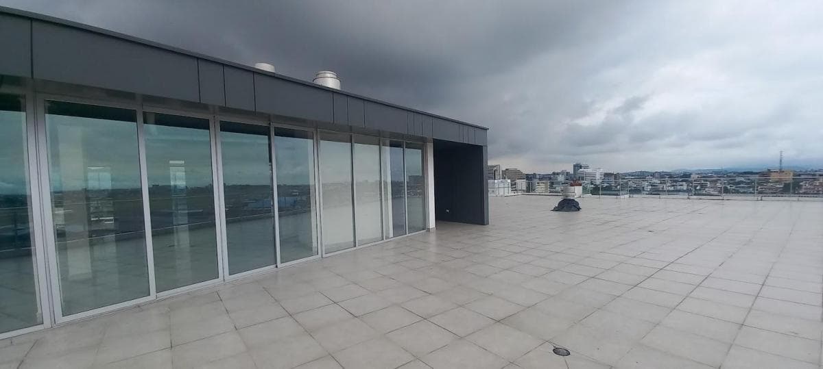 Oficina de Estreno con Terraza Privada en Av de Las Americas, Guayas — imagen 3