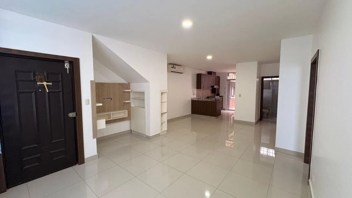 Venta Departamento Planta Baja en Cdla Santa Cecilia (Cerca Al Colegio Aleman), Guayas — imagen 1
