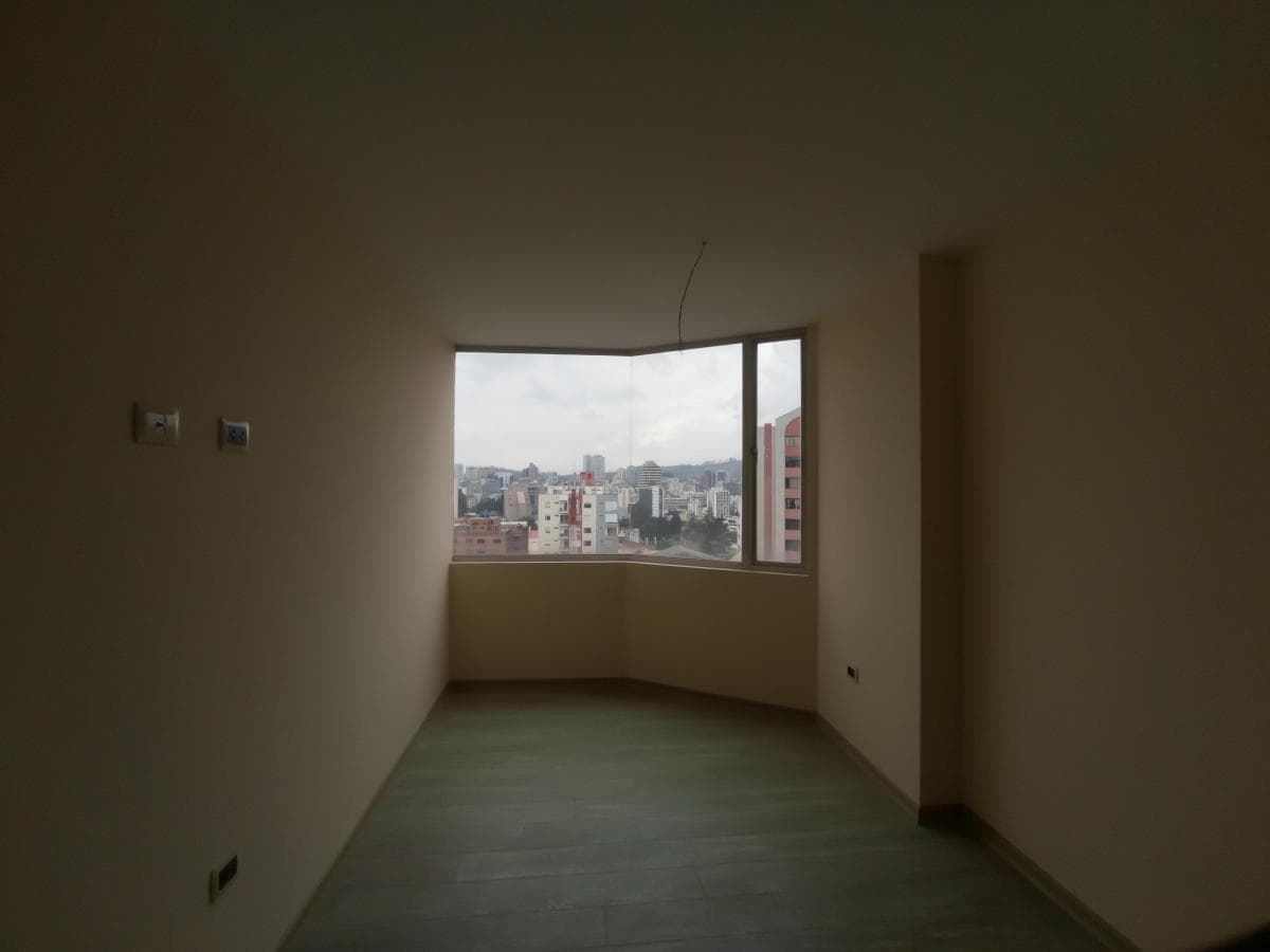 Departamento 3 Habitaciones Ubicado en La Av 10 de Agosto y Eloy Alfaro — imagen 3