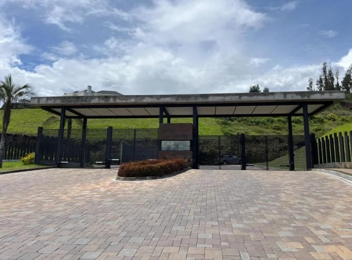 Terreno Premium en Exclusiva Urbanización de Tumbaco | Privacidad y Entorno Único | Makea Alta — imagen 1