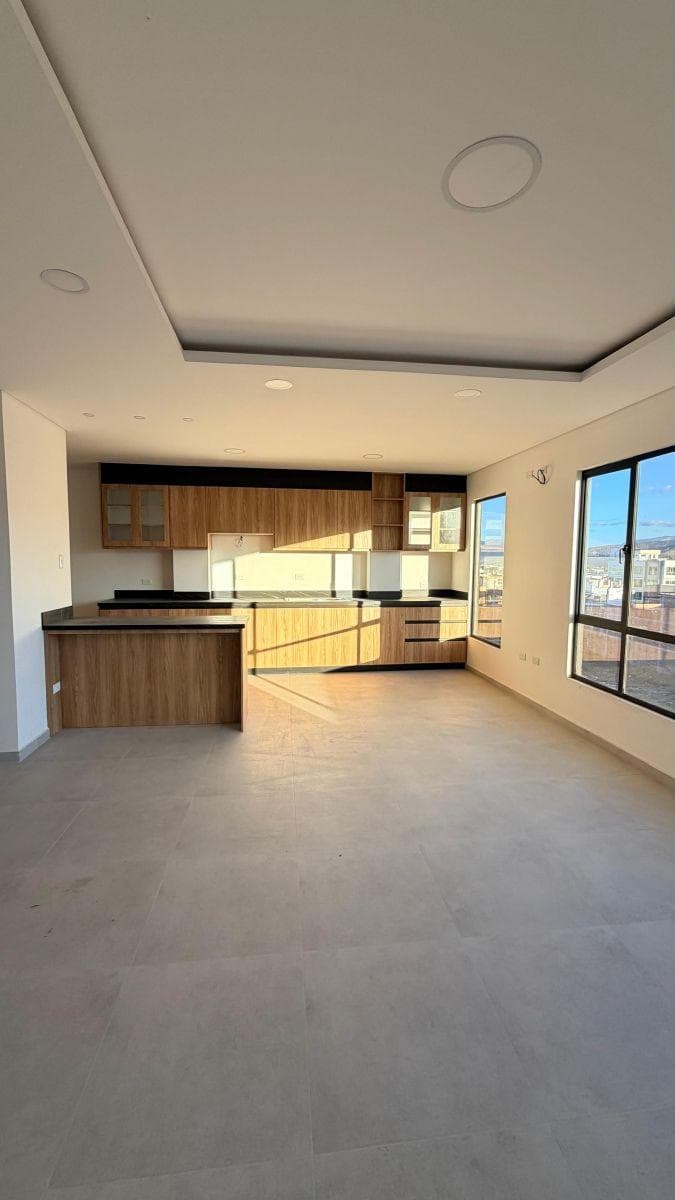 Departamento 3 Habitaciones a Una Cuadra de La Av 11 de Noviembre, Chimborazo — imagen 1
