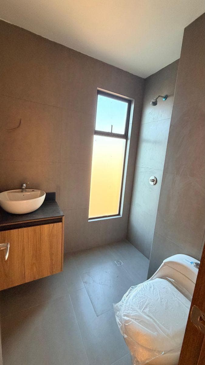 Departamento 3 Habitaciones a Una Cuadra de La Av 11 de Noviembre, Chimborazo — imagen 5
