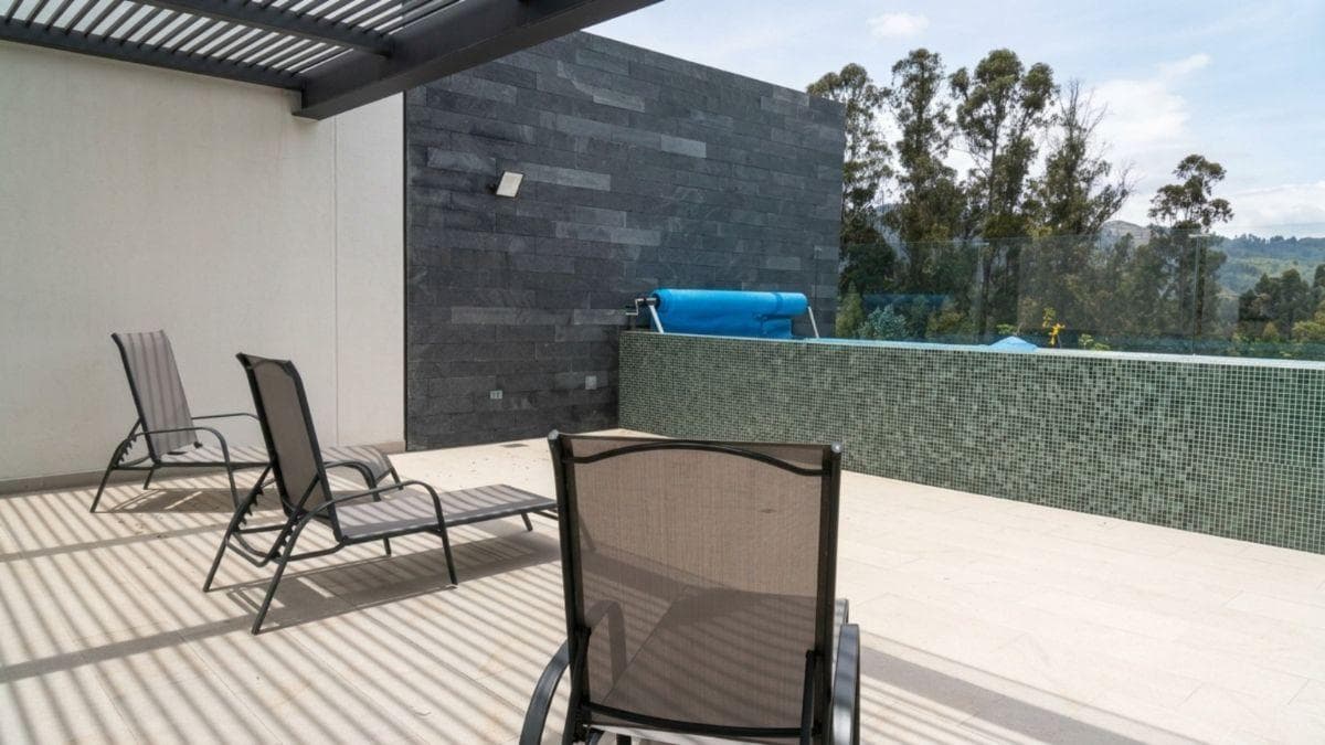 Venta Departamento Duplex con Jardin en Cumbaya — imagen 2