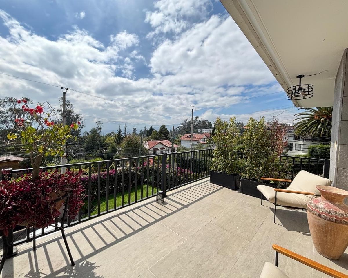 Casa Independiente con Amplio Patio Dentro de Urbanización Privada de Venta (Suite Independiente) — imagen 1