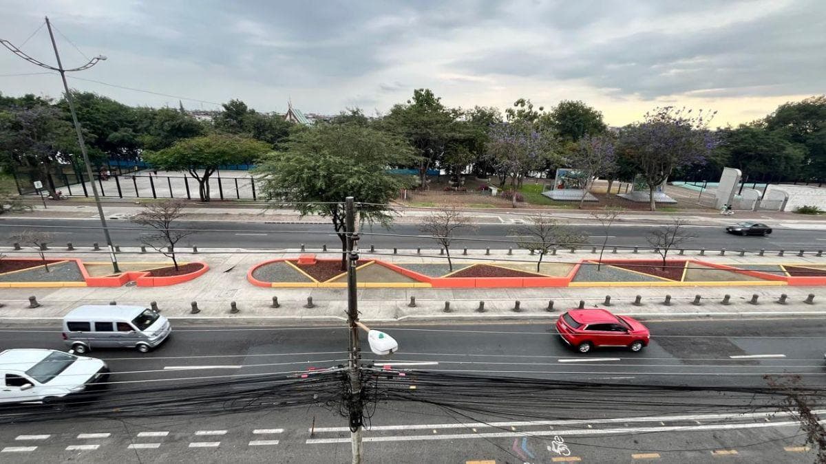 En Venta Casa Esquinera Comercial y Rentera en La Cdla Bellavista Frente a La Av Barcelona, Guayas — imagen 10