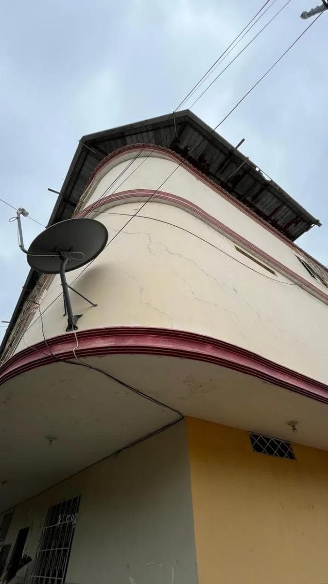En Venta Casa Esquinera Comercial y Rentera en La Cdla Bellavista Frente a La Av Barcelona, Guayas — imagen 4
