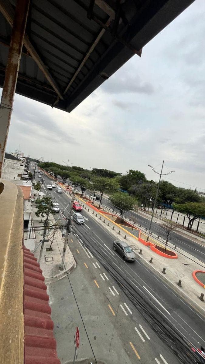 En Venta Casa Esquinera Comercial y Rentera en La Cdla Bellavista Frente a La Av Barcelona, Guayas — imagen 3