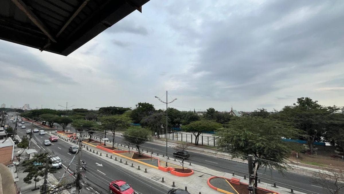 En Venta Casa Esquinera Comercial y Rentera en La Cdla Bellavista Frente a La Av Barcelona, Guayas — imagen 2