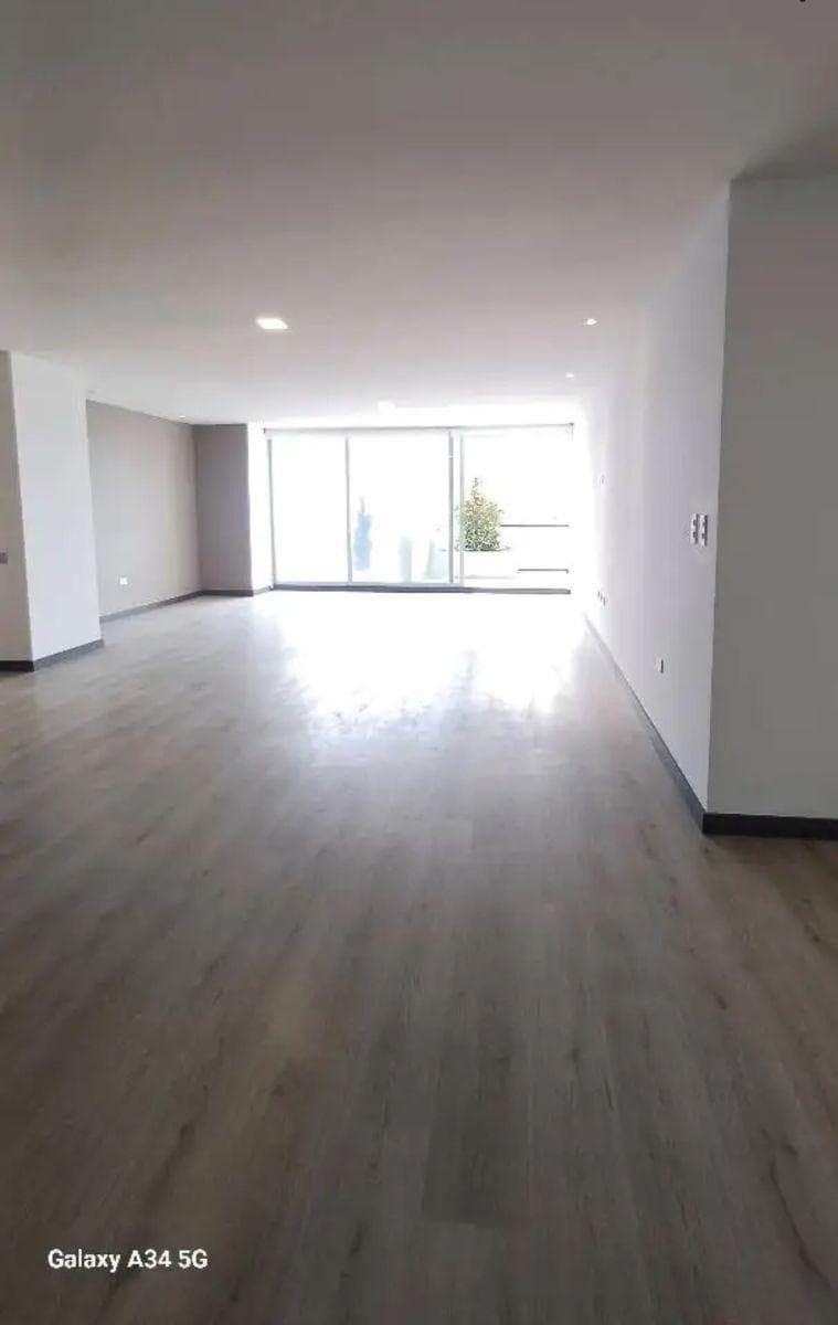 En Venta Departamento 2 Habitaciones, 2 Garajes, Terraza, Balcon _ González Suarez — imagen 5