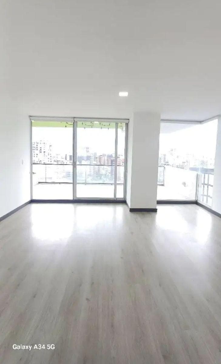 En Venta Departamento 2 Habitaciones, 2 Garajes, Terraza, Balcon _ González Suarez — imagen 2
