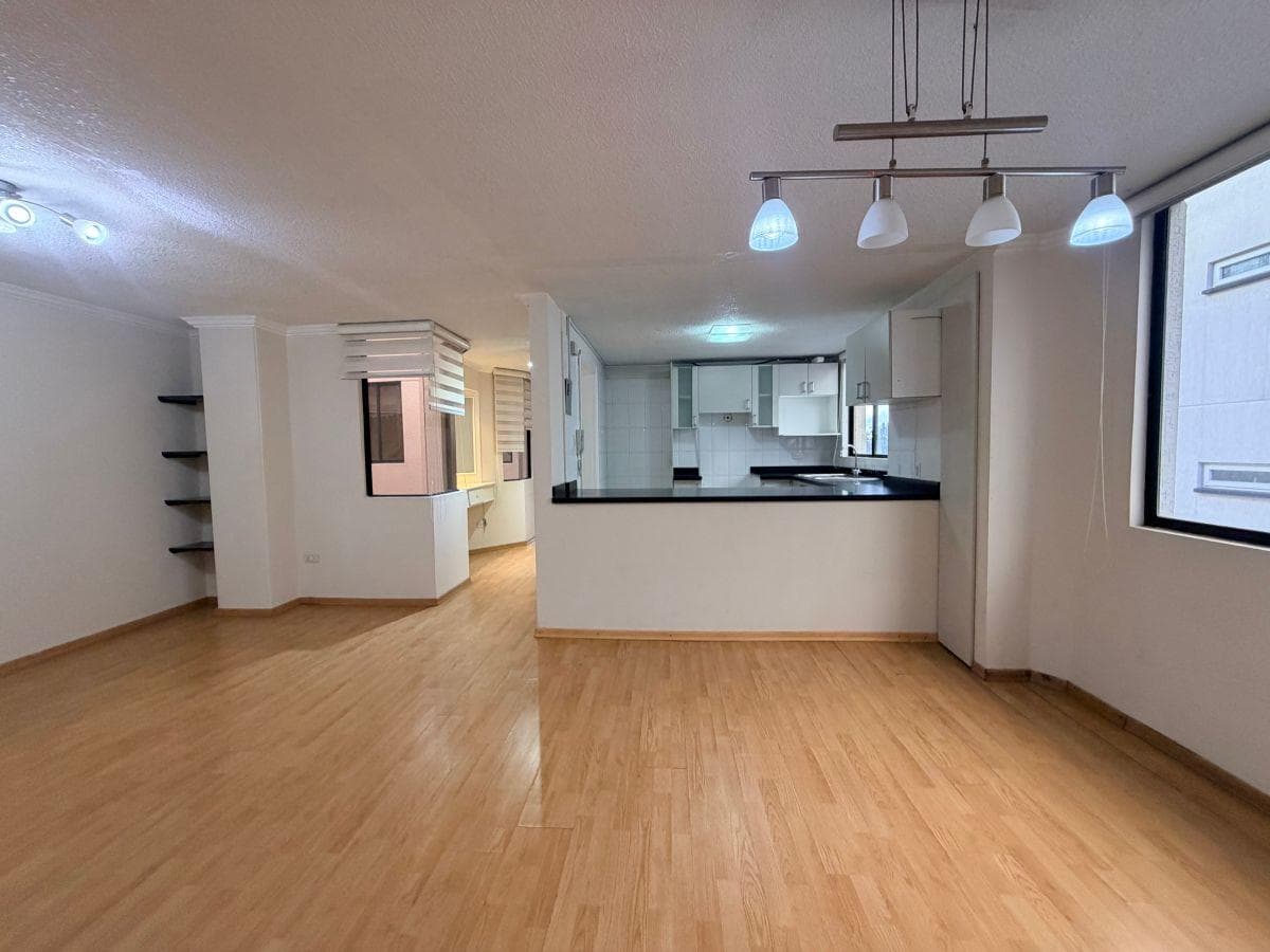 En Venta Departamento Monteserrin 3 Habitaciones 2 Estacionamientos — imagen 1