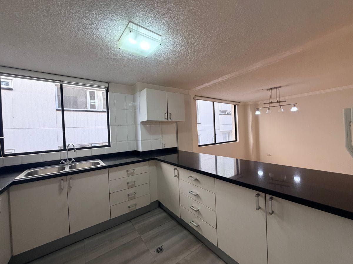 En Venta Departamento Monteserrin 3 Habitaciones 2 Estacionamientos — imagen 5