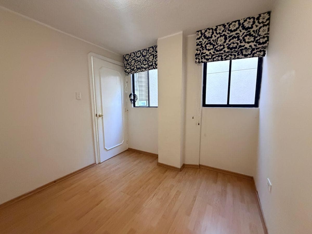 En Venta Departamento Monteserrin 3 Habitaciones 2 Estacionamientos — imagen 3