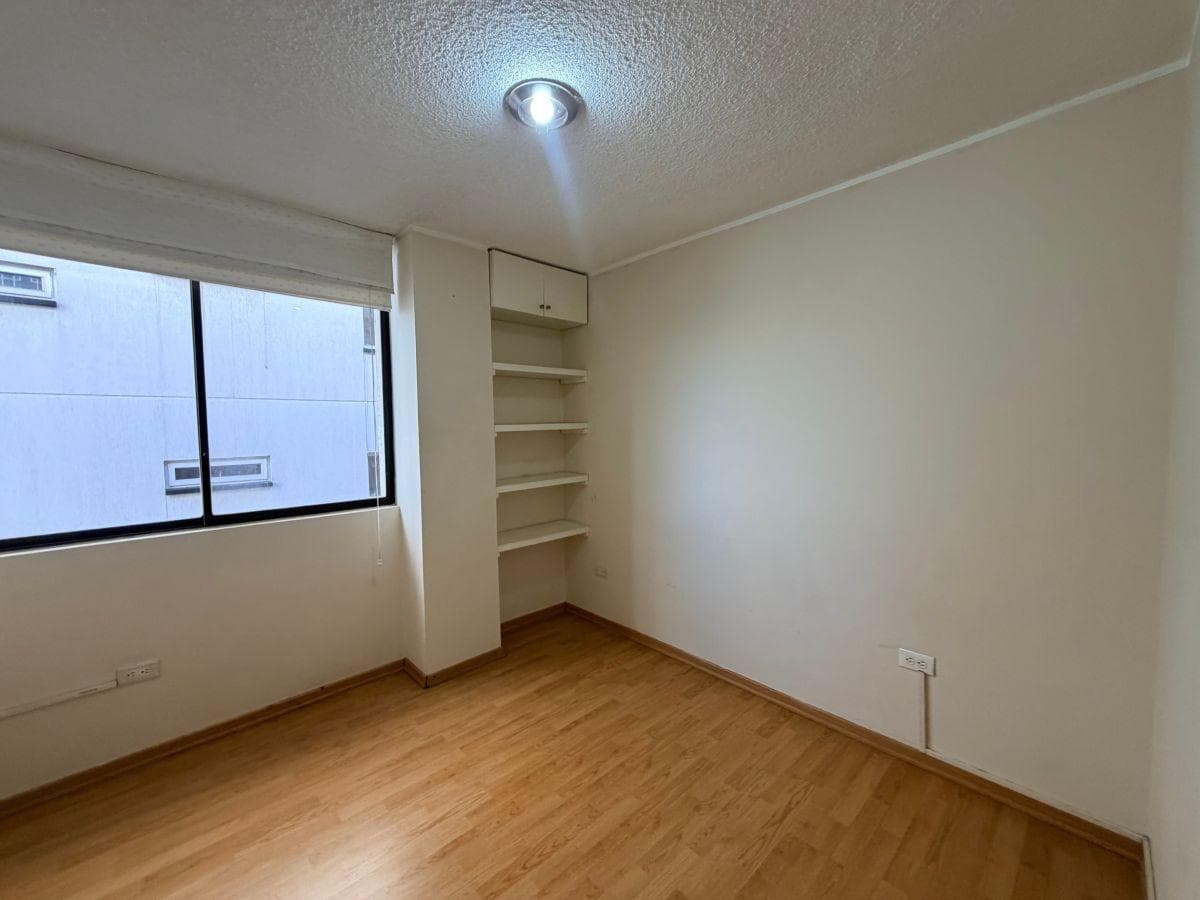 En Venta Departamento Monteserrin 3 Habitaciones 2 Estacionamientos — imagen 2