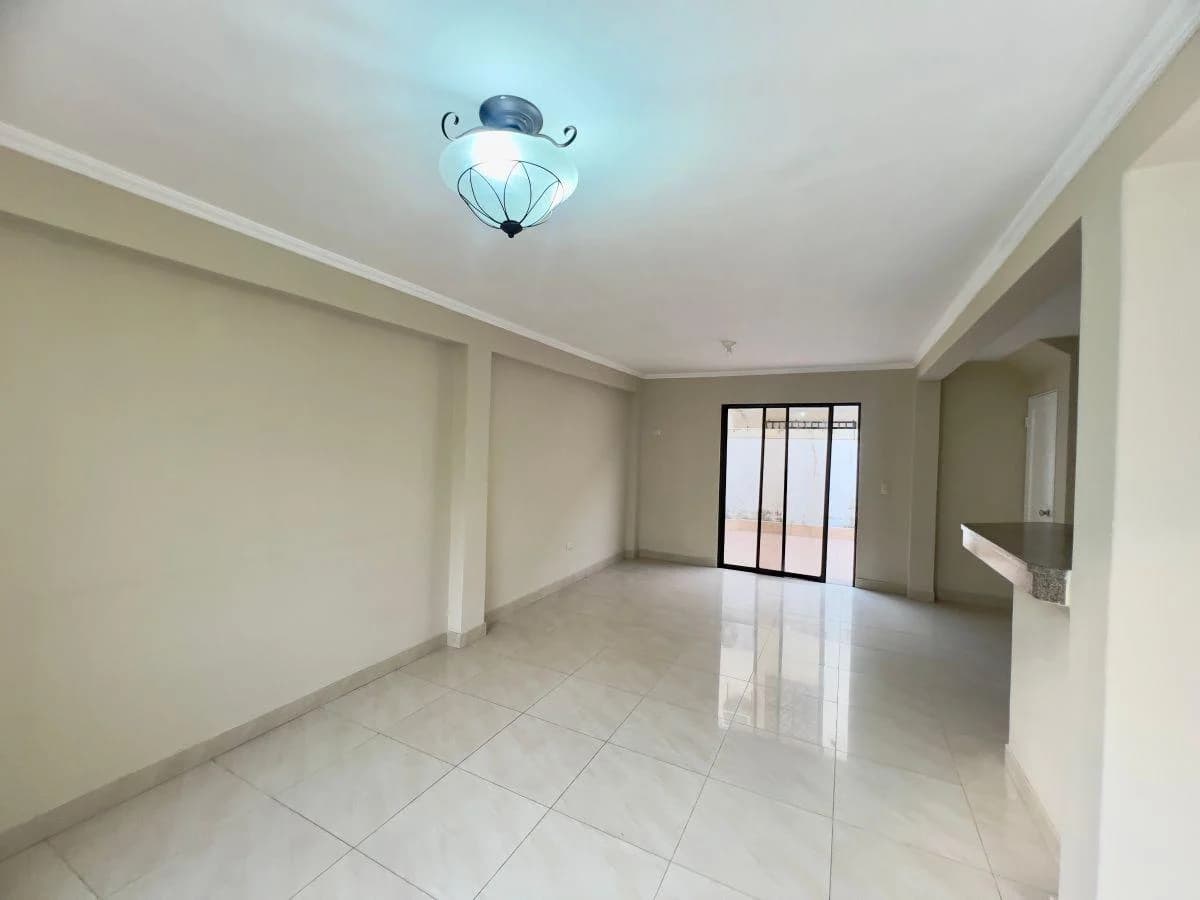 Vendo Casa de Dos Plantas de 3 Dorm. en Urbanización Volare. Av León Febres Cordero, Guayas — imagen 10