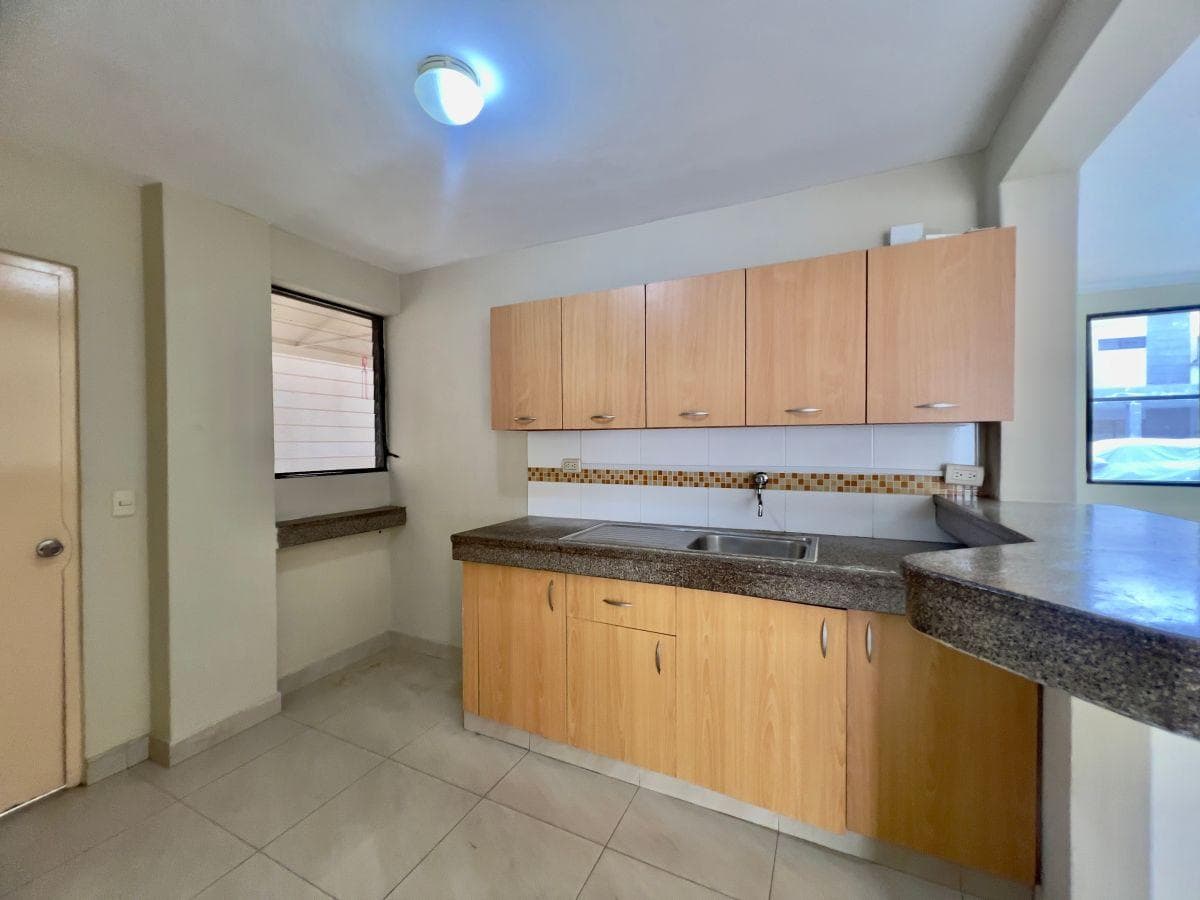 Vendo Casa de Dos Plantas de 3 Dorm. en Urbanización Volare. Av León Febres Cordero, Guayas — imagen 8