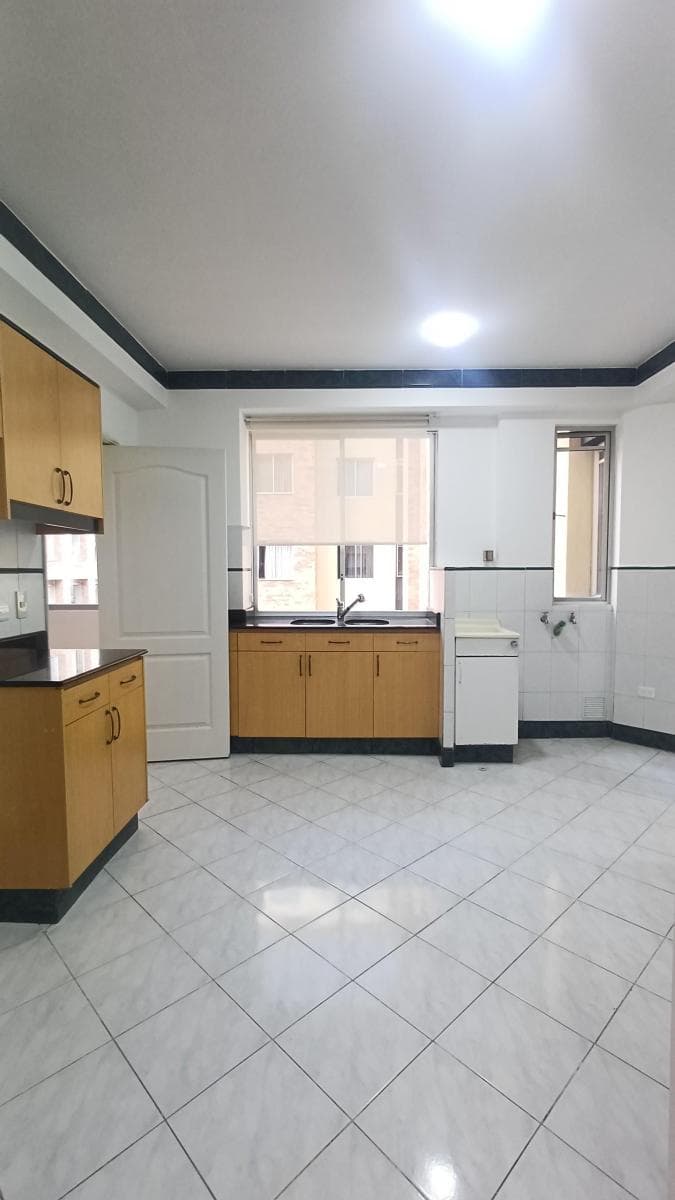 En Departamento 3 Habitaciones, Estudio, 2 Garajes, Bodega _ Conjunto Parque Real. Provincia de Pichincha — imagen 7