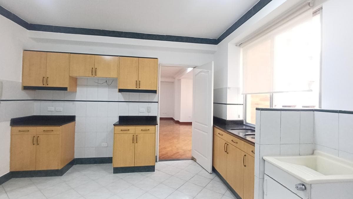 En Departamento 3 Habitaciones, Estudio, 2 Garajes, Bodega _ Conjunto Parque Real. Provincia de Pichincha — imagen 4