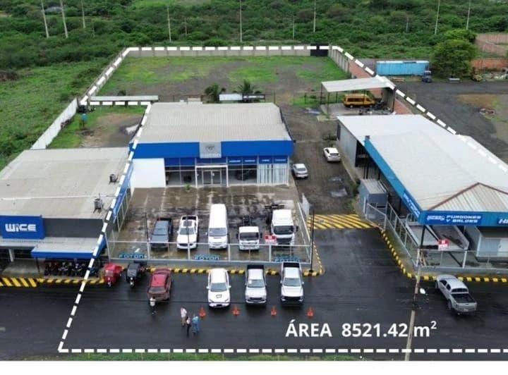 Local Comercial y Galpones de Venta en Montecristi, Manabí — imagen 1