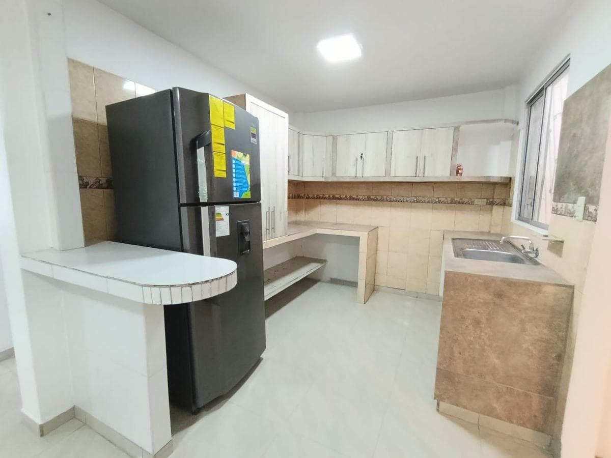 Casa de 2 Pisos de Venta en Mucho Lote 1, con Mejoras y Ampliaciones, Guayas — imagen 3