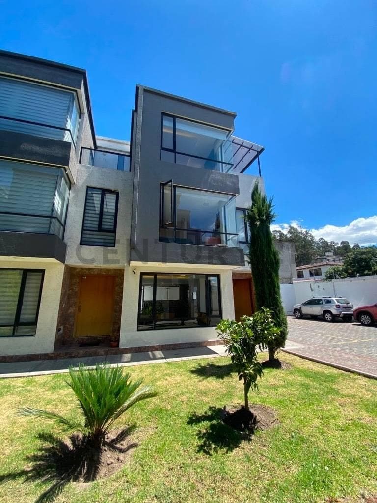 Venta Casa Esquinera en Conjunto Valle de Los Chillos Armenia 1 — imagen 1