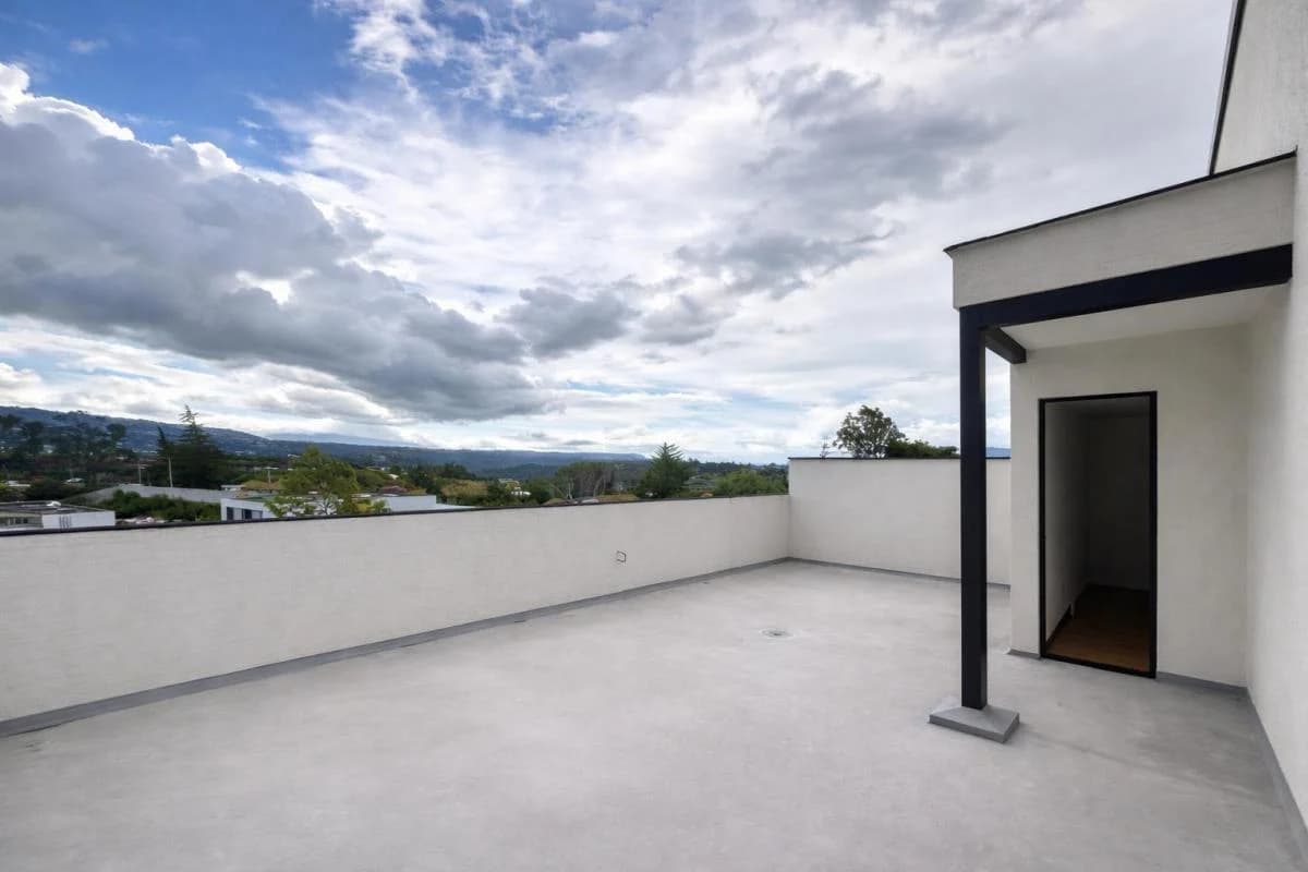 Casa con Jardin y Terraza en Venta en Tumbaco La Viña Alta — imagen 5