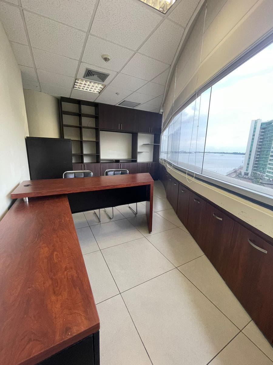 Se Vende Oficina, Precio de Oportunidad en Edificio The Point, Puerto Santa Ana, Guayas — imagen 8
