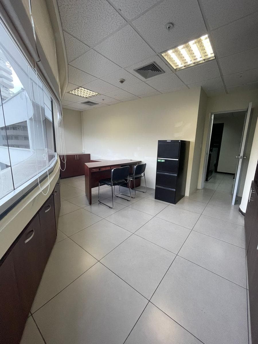 Se Vende Oficina, Precio de Oportunidad en Edificio The Point, Puerto Santa Ana, Guayas — imagen 7