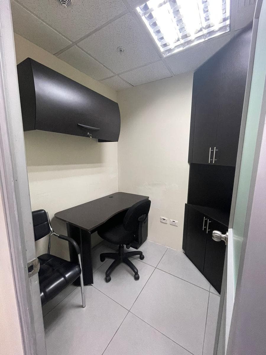 Se Vende Oficina, Precio de Oportunidad en Edificio The Point, Puerto Santa Ana, Guayas — imagen 5