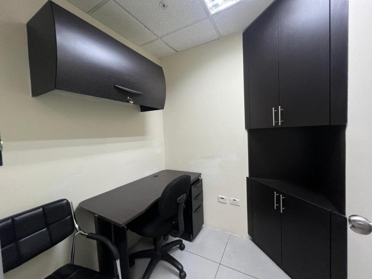 Se Vende Oficina, Precio de Oportunidad en Edificio The Point, Puerto Santa Ana, Guayas — imagen 4