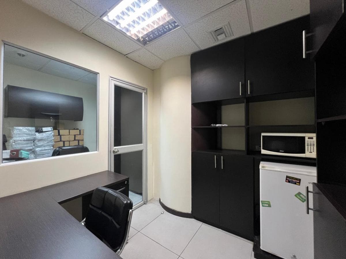 Se Vende Oficina, Precio de Oportunidad en Edificio The Point, Puerto Santa Ana, Guayas — imagen 2