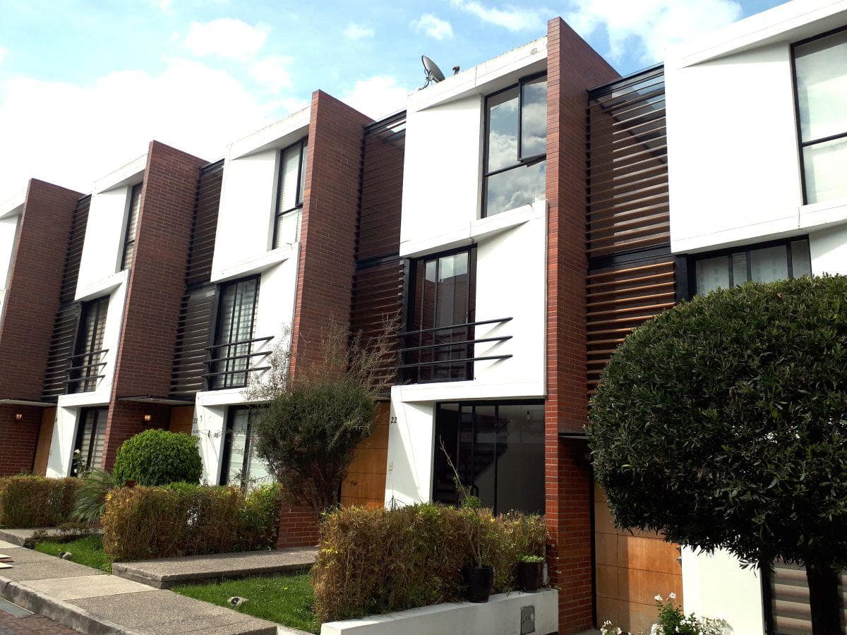 Amplia, Luminosa y con Estilo. Casa Moderna en El Condado — imagen 10