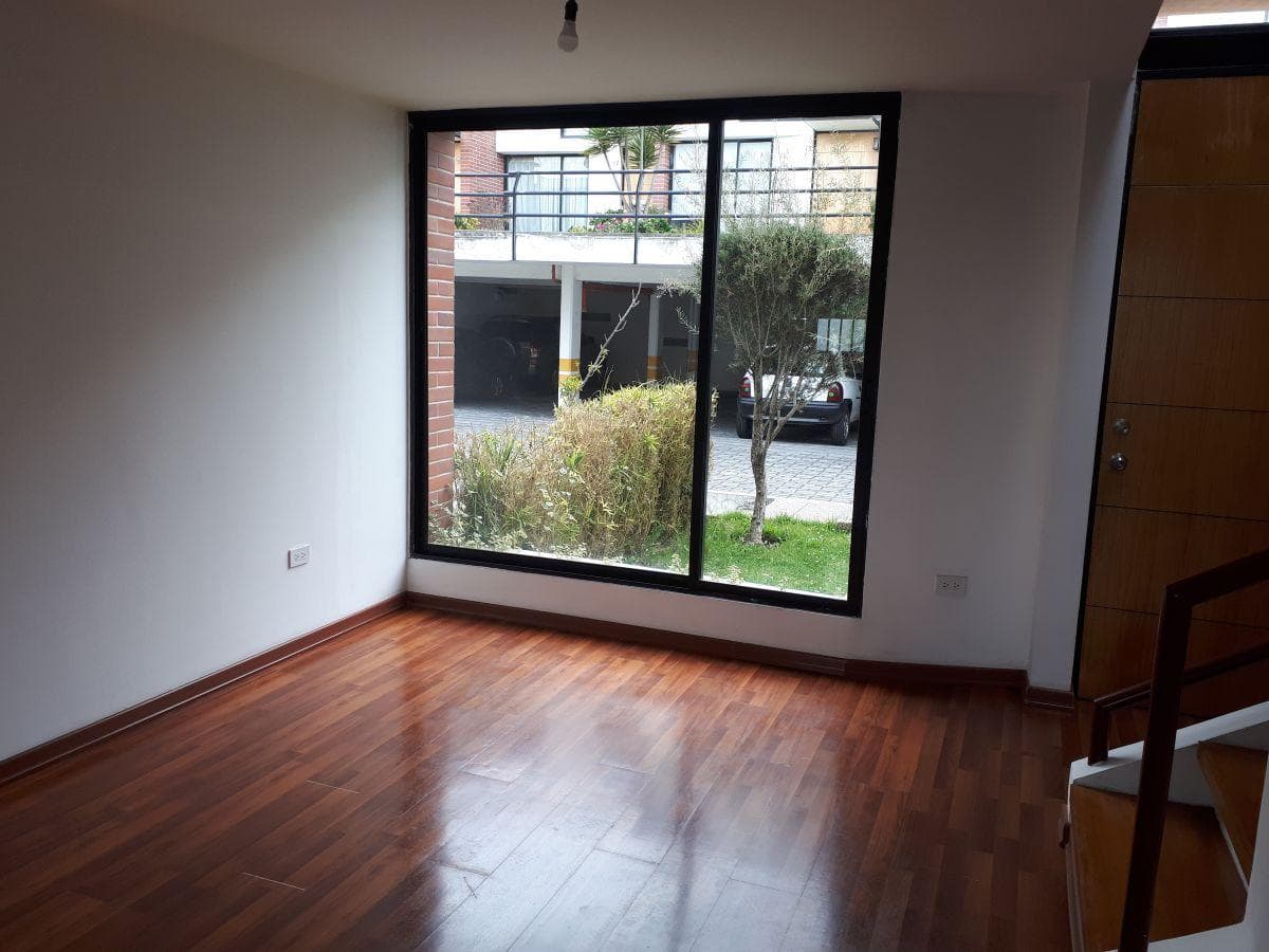 Amplia, Luminosa y con Estilo. Casa Moderna en El Condado — imagen 6