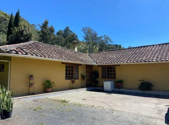 Hacienda con 4 Casas,8900 m de Terreno. Paute, Azuay — imagen 1