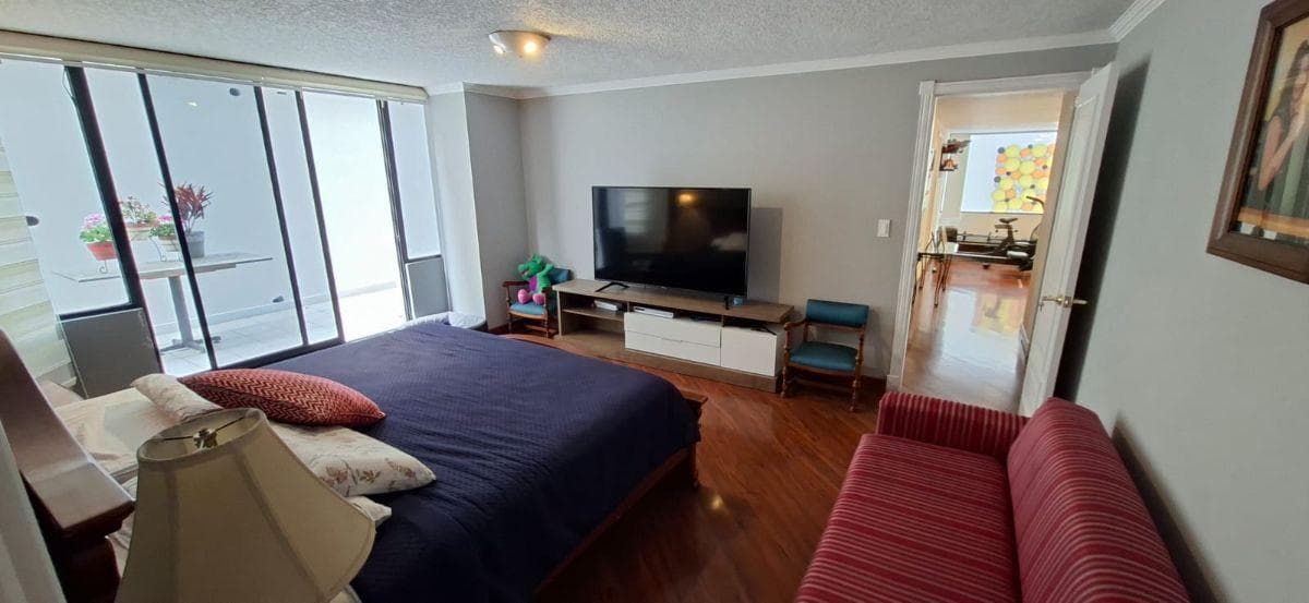Vendo Amplio Departamento de 3 D + Estudio en Jardines del Batán | Piscina | 2 Parqueaderos | Bodega — imagen 3