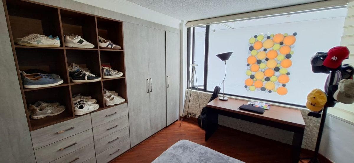 Vendo Amplio Departamento de 3 D + Estudio en Jardines del Batán | Piscina | 2 Parqueaderos | Bodega — imagen 2
