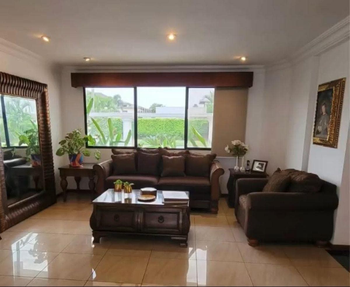 Samborondón - Guayaquil Tenis. Vendo Casa Esquinera, 5 Habitaciones, Patio con Piscina, Guayas — imagen 10