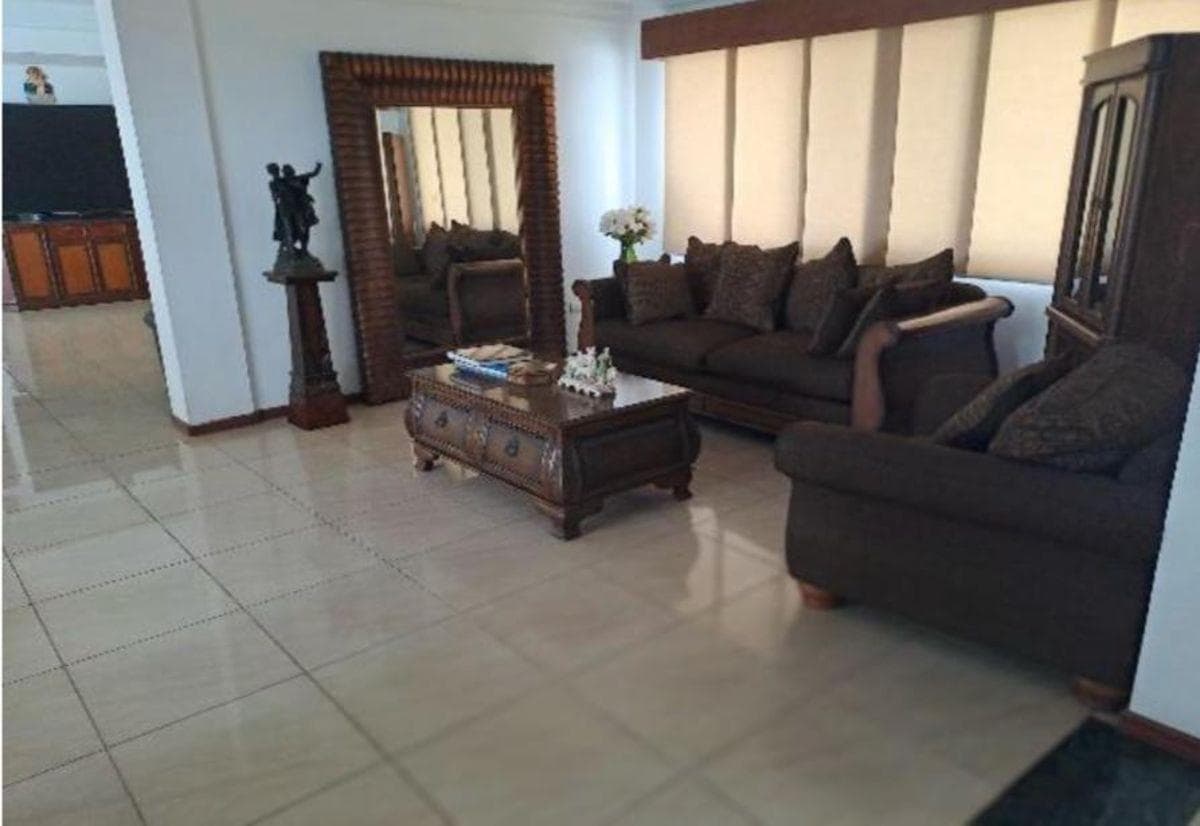 Samborondón - Guayaquil Tenis. Vendo Casa Esquinera, 5 Habitaciones, Patio con Piscina, Guayas — imagen 9