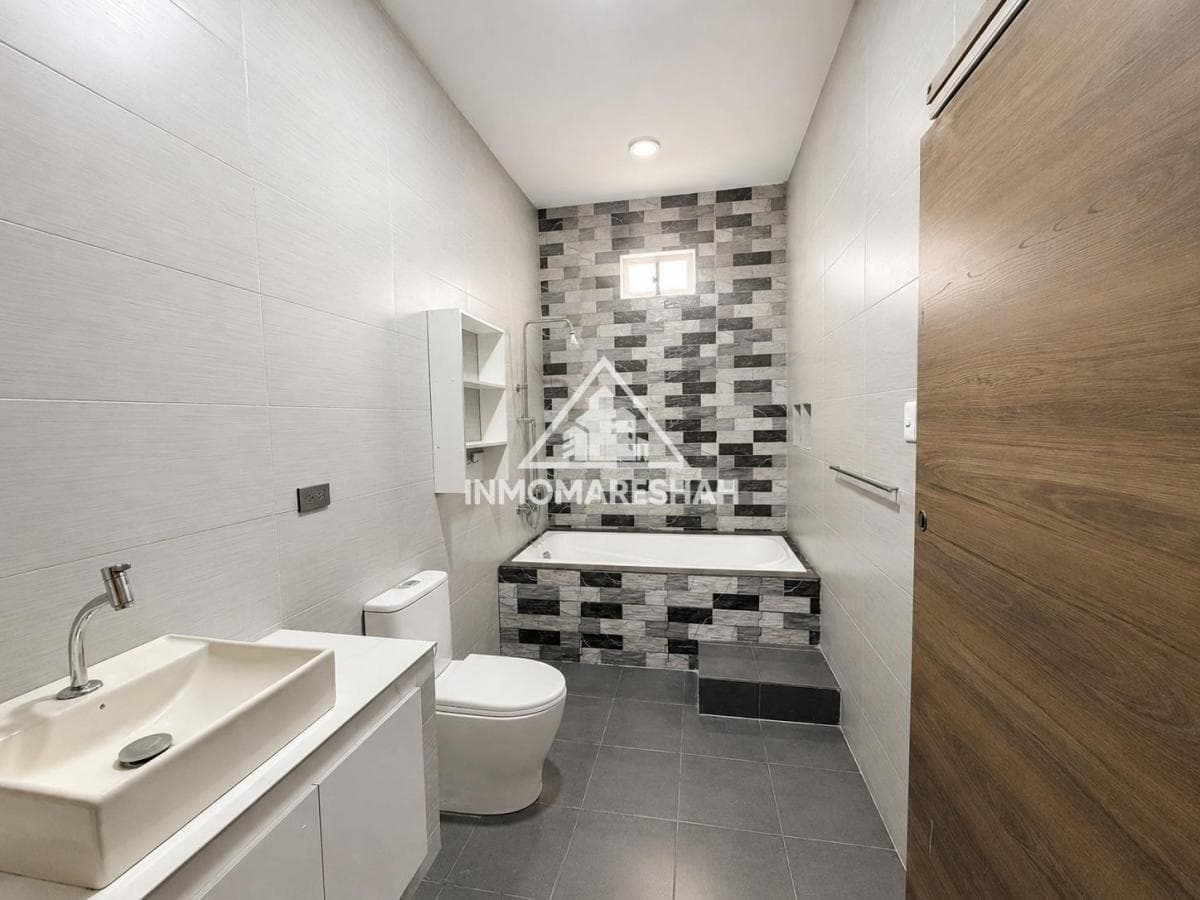 Casa en Venta en Lago Agrio con Amplio Espacio y Moderno Diseño — imagen 2