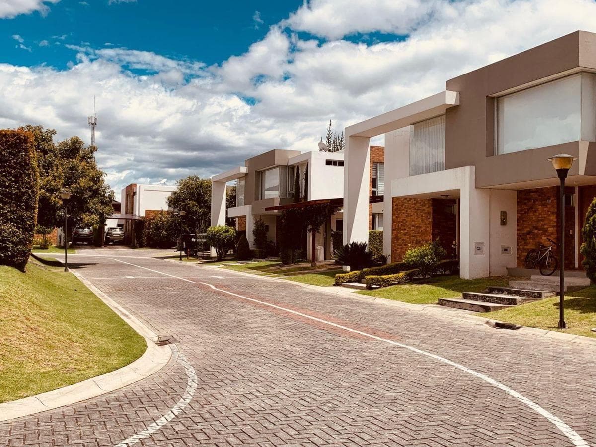 Excelente Casa de Venta en La Primavera 2 — imagen 1