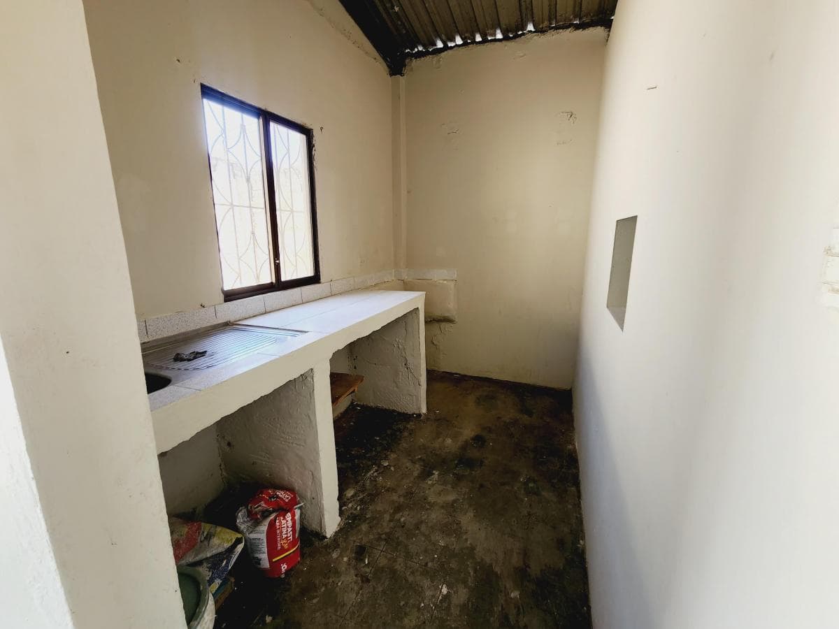 Casa de 2 Dorm. en Venta - Santa Elena - Sector Barrio Spencer — imagen 3