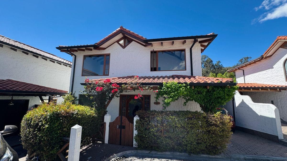 Conjunto El Poblado - Vendo Acogedora Casa en Cumbayá — imagen 1