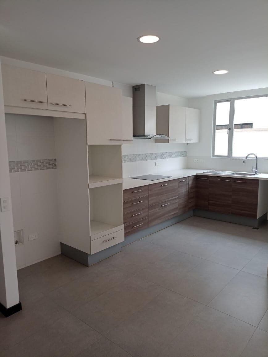 Se Vende Departamento de Dos Dorm. en La Urbanización El Condadoepartamento — imagen 9