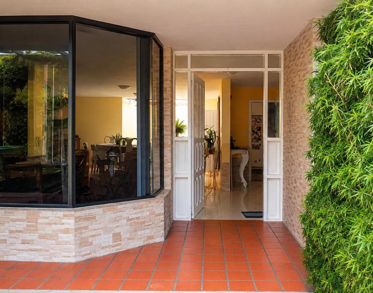 Venta Casa Remodelada Independiente|la Primavera|cumbayá|4 Dorm. — imagen 1