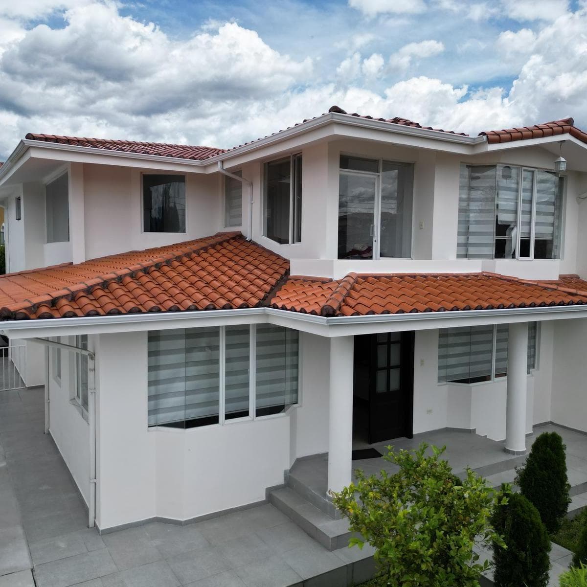Casa Familiar 3 Habitaciones Mas Estudio, Jardín, Seguridad 24/7 y Exclusivas Áreas Comunales — imagen 1
