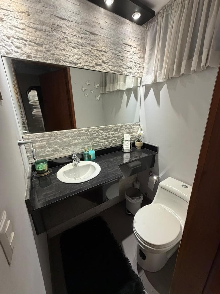 Casa en Venta con Seguridad 24/7 y Vista Panoramica, Lomas de Urdesa, Guayas — imagen 9