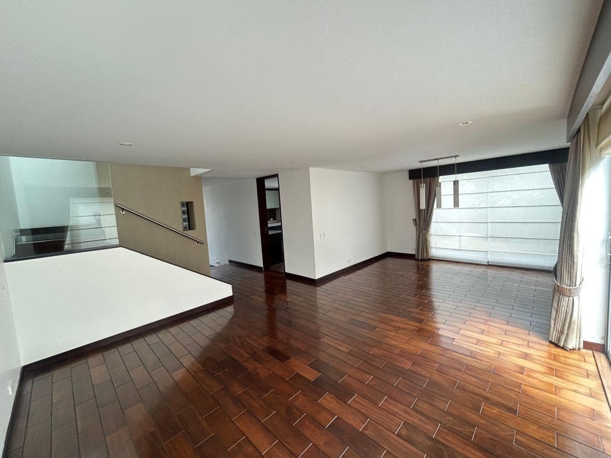 Venta Urbanizacion Tacuri Nayon Casa Cuatro Dorm. Jardin — imagen 1