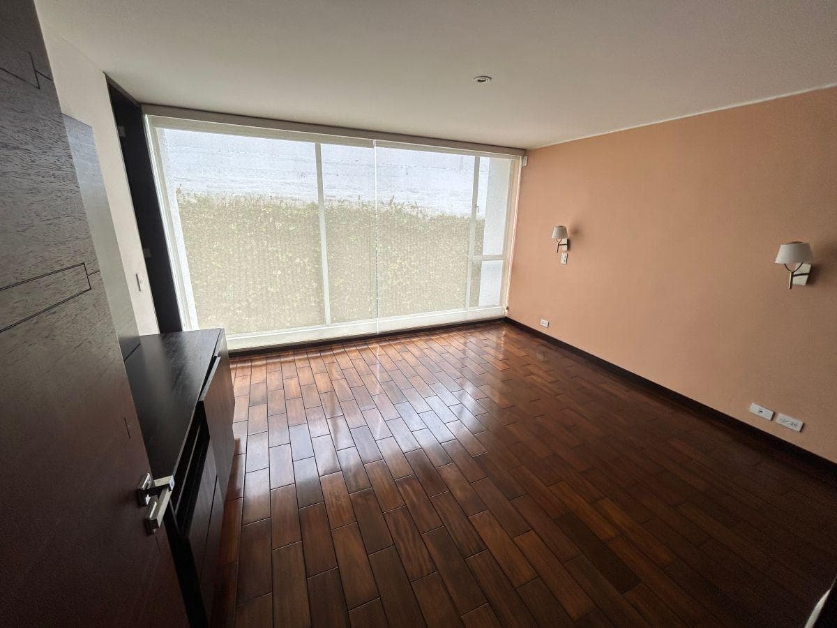 Venta Urbanizacion Tacuri Nayon Casa Cuatro Dorm. Jardin — imagen 9